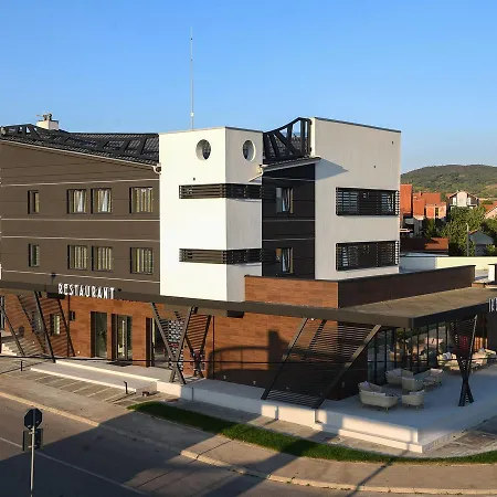 Hotel Ideo Lux 3*